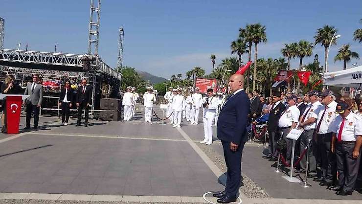 Marmaris'te 19 Mayıs Atatürk'ü Anma Gençlik ve Spor Bayramı çelenk sunma töreni yapıldı
