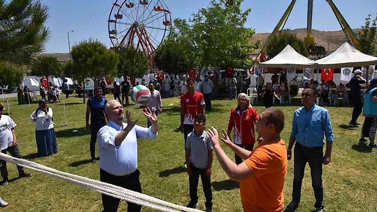 Menemen Farkındalık Spor ve Piknik Şenliği renkli geçti