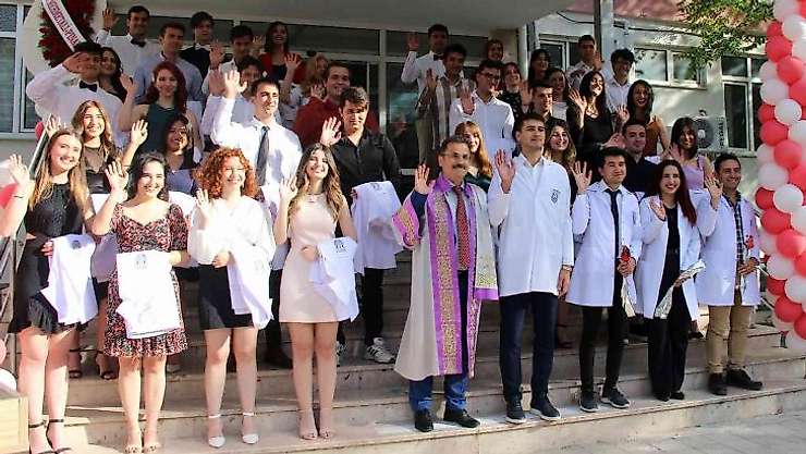 MSKÜ'nün ilk diş hekimi adayları beyaz önlük giydi