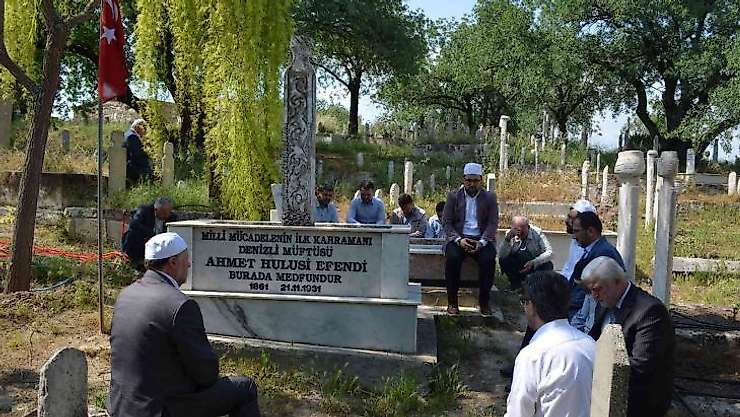 Müftü Ahmet Hulusi Efendi kabri başında anıldı