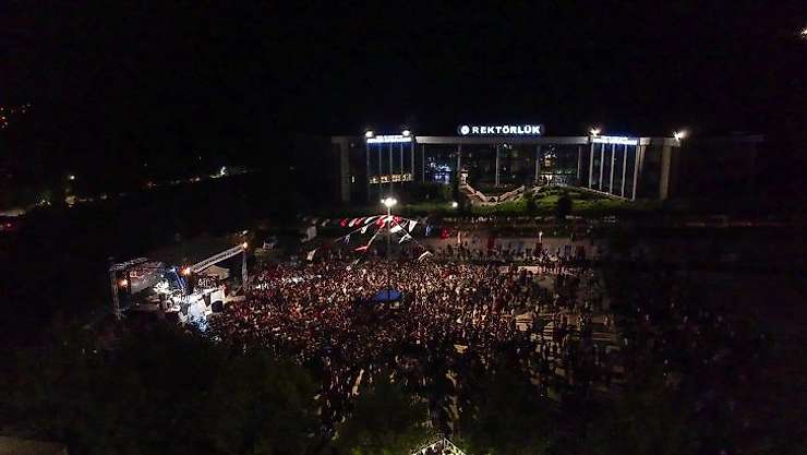 Öğrenciler bahar şenliklerinde doyasıyla eğlendi