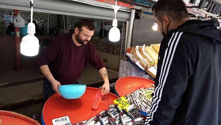 Ramazan ayının ilk günü Bandırma balık hali boş kaldı
