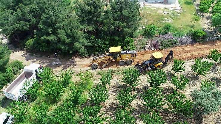 Şehzadeler Belediyesi 27 kilometre daha ova yolunu bakımı yaptı