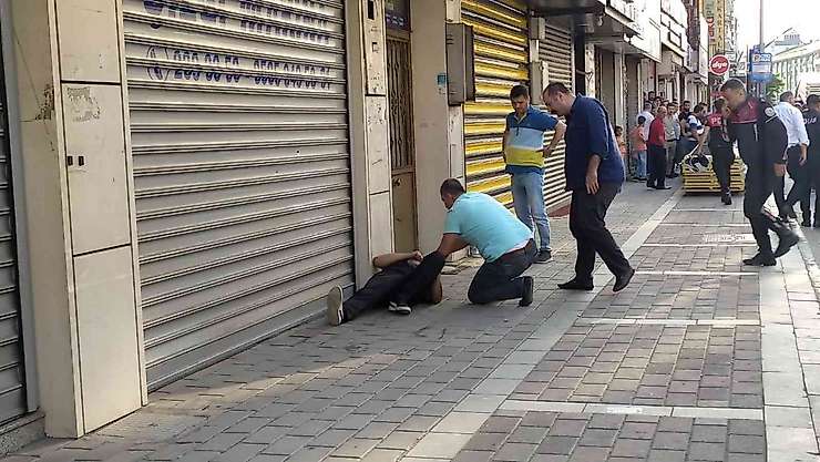 Silahlı şahıs tarafından rehin alınan kadını polis kurtardı