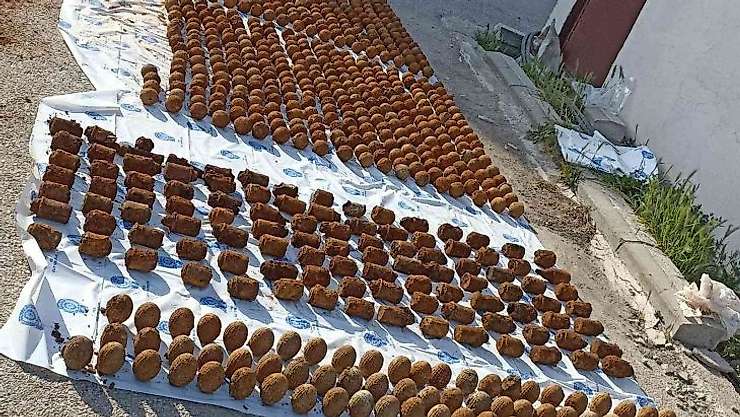 Toprağa gömülü bulunan yüzlerce bombanın sırrı çözülüyor