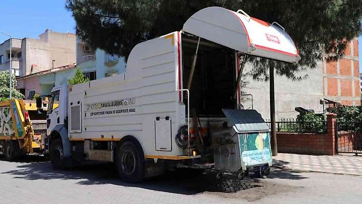 Turgutlu Belediyesinden çöp konteynerlerinde yaz temizliği