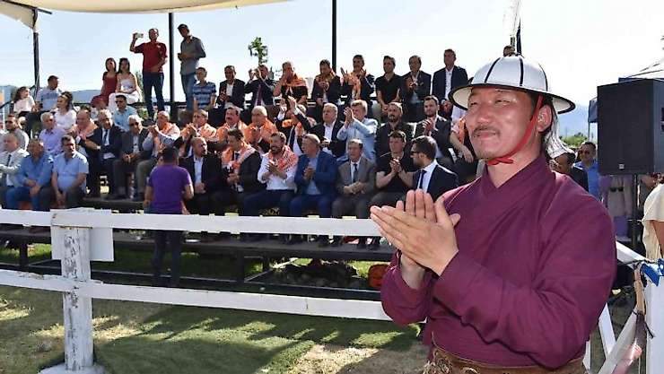 Yarışma için Türkiye'ye geldi, Müslüman oldu