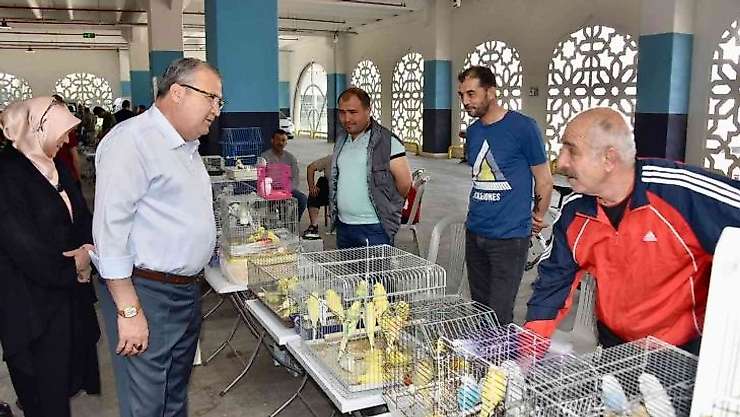 Yunusemre kuş pazarında çeşitler artıyor