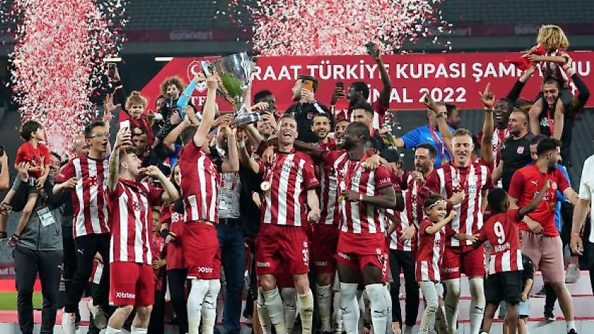 Sivasspor kupasını aldı