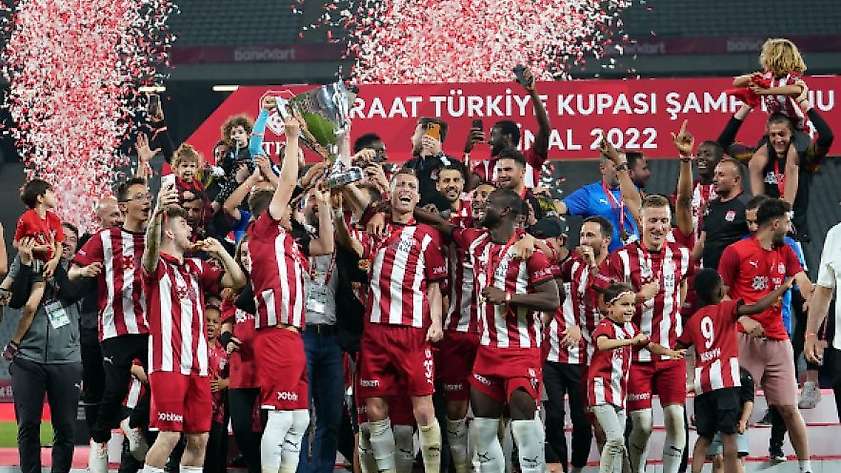 Sivasspor kupasını aldı