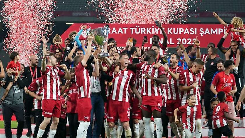 Sivasspor kupasını aldı