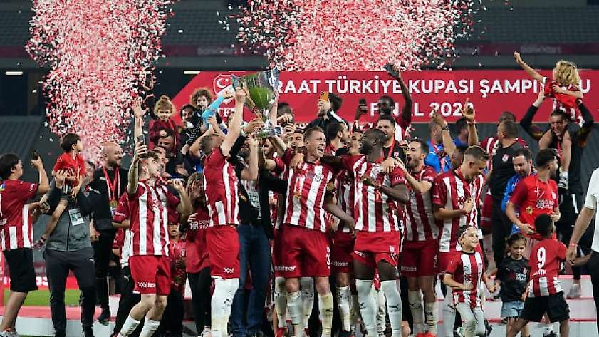 Sivasspor kupasını aldı