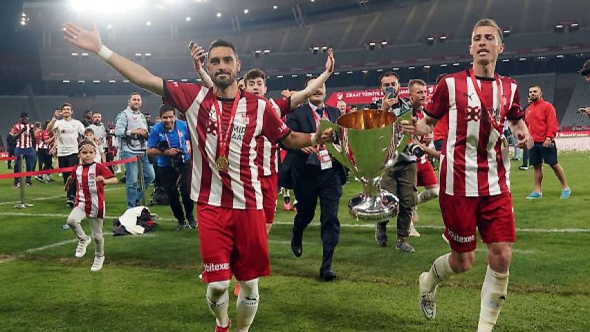 Sivasspor kupasını aldı
