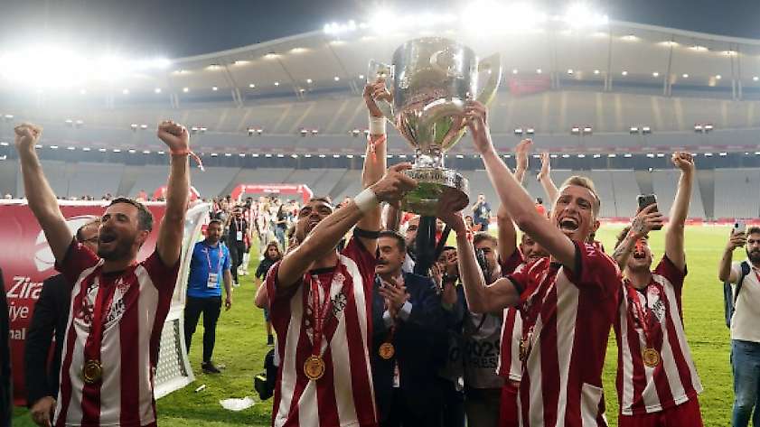 Sivasspor kupasını aldı