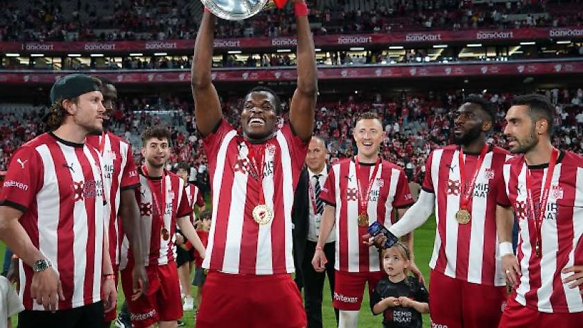 Sivasspor kupasını aldı