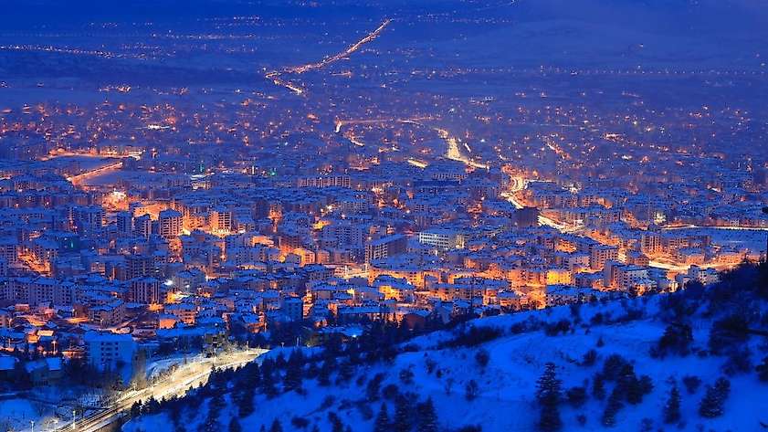 Karla kaplanan Harput'ta gece ışıkları ile görsel şölen