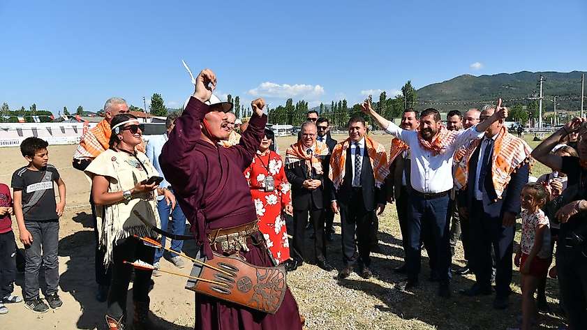 Sındırgı’da sınırları aşan Atlı Okçuluk yarışması
