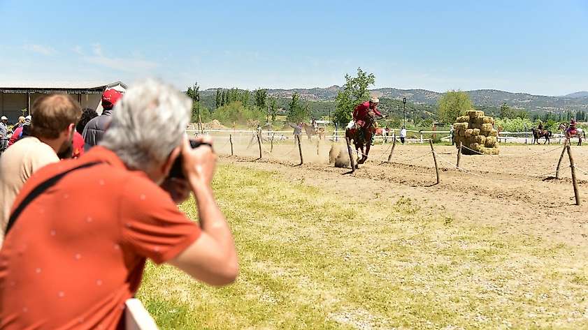 Sındırgı’da sınırları aşan Atlı Okçuluk yarışması