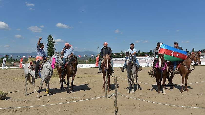 Sındırgı’da sınırları aşan Atlı Okçuluk yarışması