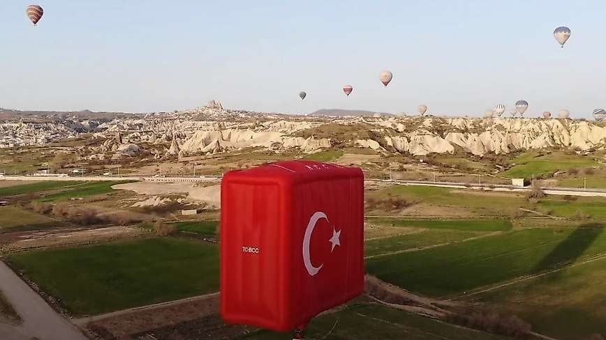 Dünyanın en büyük bayrak figürlü balonu!